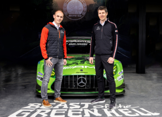Freuen sich über die Partnerschaft bis 2026: Christian Stephani, Geschäftsführer der Nürburgring 1927 GmbH & Co. KG (links) und Michael Schiebe, Vorsitzender der Geschäftsführung der Mercedes-AMG GmbH.